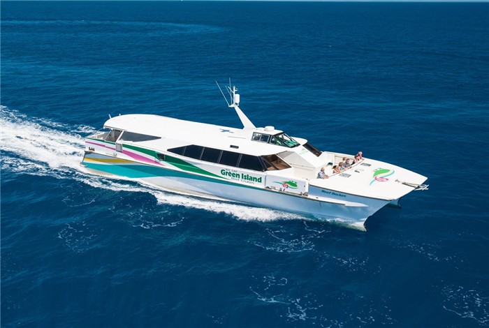 “大猫号”游艇是配备空调的现代双体船，可以带来极致舒适的一流体验，具有宽敞的船舱和外部甲板区可供游客充分享受温暖的热带气候。