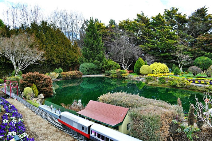 澳大利亚悉尼+堪培拉+布里斯班+黄金海岸7日6晚包车游·【四城人文首选】歌剧院入内+情人港晚餐游船+悉尼大学+蓝山三段缆车+堪培拉大学+海豚岛相遇野生海豚+冲浪者天堂+拜伦湾最美之地+龙柏考拉园+观景台