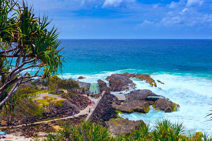 黄金海岸2大主题乐园一日游-华纳电影世界,天堂农庄,抱考拉拍照（包含门票,抱考拉拍照自理）-8小时