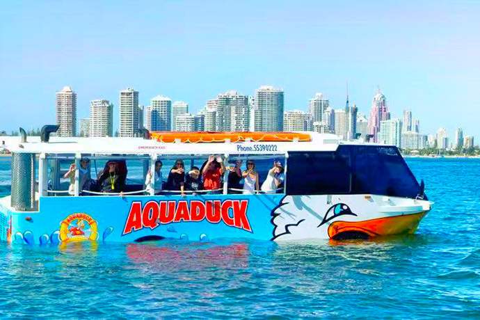 快来体验一次黄金海岸独特的交通工具「水陆两用的鸭子船」吧！