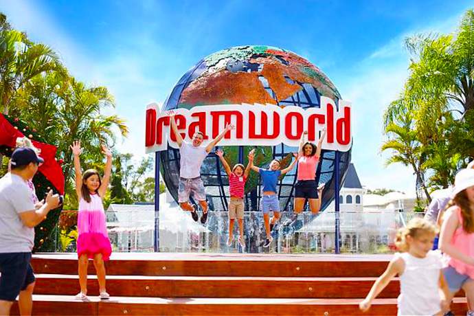 黄金海岸乘热气球-观日出,酒庄香槟早餐+3主题公园,电影世界,天堂农庄,梦幻世界任选一,包含热气球,早餐.门票,约10小时。