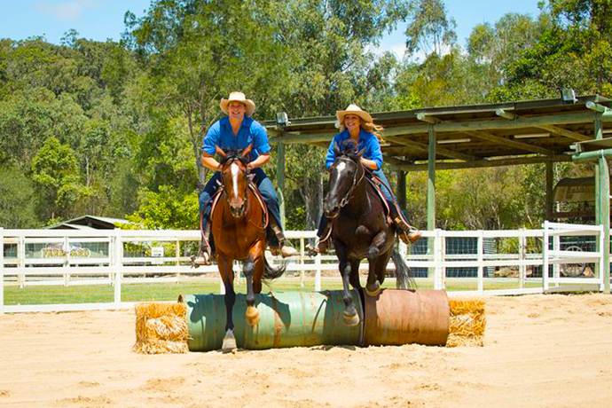 黄金海岸天堂农庄骑马表演
