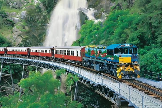 澳大利亚凯恩斯3日游·【经典】凯恩斯5小时市容游-弗莱克植物园+人工泻湖+凯绝代双礁游船+绿岛大堡礁+外堡礁+海鲜自助餐+浮潜+半潜艇+直升机可选+库兰达雨+小镇+土著文化表演+水陆两用战车+可选缆车或火车单程