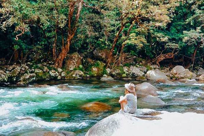 澳大利亚凯恩斯4日游·【休闲游】绿岛大堡礁+浮潜+玻璃底船+海鲜自助午餐+大堡礁直升机可选+缆车达库兰达小镇+雨林土著文化园+水陆战车+米拉米拉瀑布+帕罗尼拉公园+百灵湖+无花果树妖+高地一日游