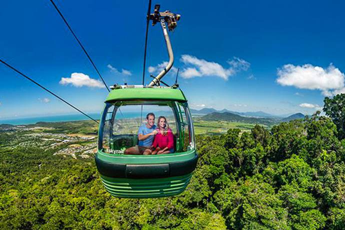 澳大利亚凯恩斯4天游·【特色游】银梭号奢华游船+阿金考特外堡礁+潜水+半潜艇+自助海鲜午餐+缆车或火车达库兰达小镇+库兰达雨林+酷牛牧场夜游+和牛品尝+帕罗尼拉公园+米拉米拉瀑布+追逐袋鼠+无花果树妖