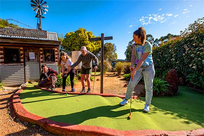 墨尔本MURU动物园迷你高尔夫