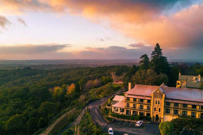 澳大利亚阿德莱德4日3晚游·洛夫特山顶大木马+巧克力工厂+阿德雷德山+汉多夫小镇+巴罗莎酒庄+粉红湖【阿德莱德深度游】