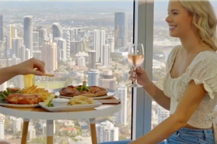 黄金海岸Q1大厦高空下午茶