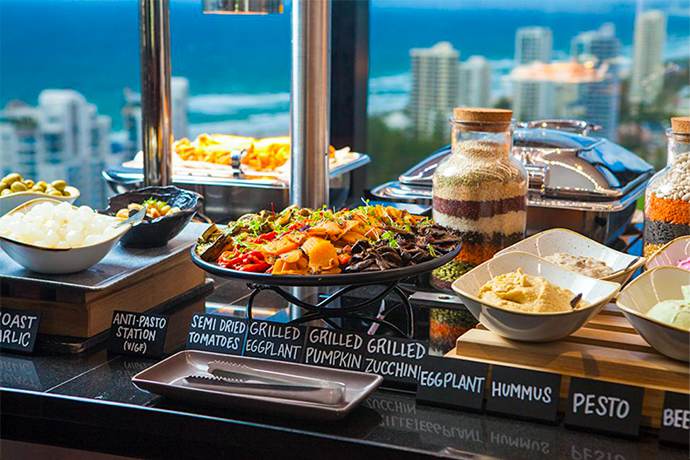 黄金海岸四季旋转餐厅享用各色美食