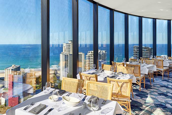 黄金海岸四季旋转餐厅豪华大气的用餐环境