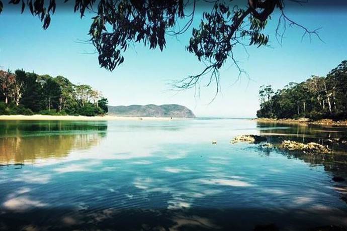塔州布鲁尼岛海湾风貌